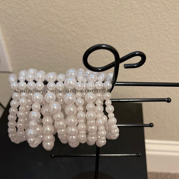 White pearl brackets with silver - Picture 1 of 2